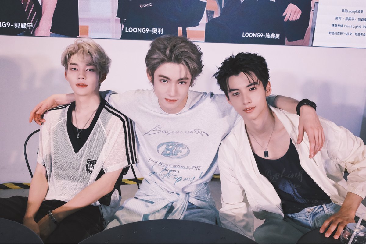 forboyhood's tweet photo. 250519 Loong9 weibo update w/ chen xinhao &amp; guo dianjia (1/2)

Loong9 members at #BasementFG in hefei yesterday

#loong9首张专辑firstlight #微博拿云计划

#BOYHOOD #乐华娱乐 #YUEHUA #陈鑫昊 #郭殿甲 #CHENXINHAO #GUODIANJIA https://t.co/8eTlQnzHvw