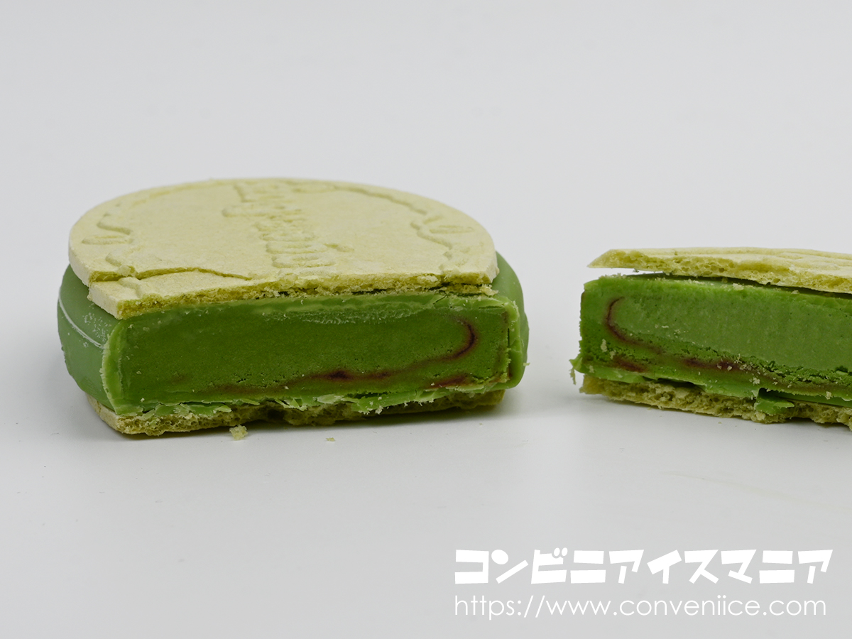 icemania's tweet photo. ハーゲンダッツ クリスピーサンドの新作『抹茶ベリー』🍵🍓✨香り高い抹茶と甘酸っぱいベリー（ラズベリー果汁・果肉10%使用）の組み合わせは文句なしのおいしさ😍ハーゲンダッツならではの上質な抹茶アイスクリームをサクサクの抹茶ウエハースでサンド✨

ハーゲンダッツ クリスピーサンド『抹茶ベリー』

お近くのスーパーやコンビニで探して食べてみてください！