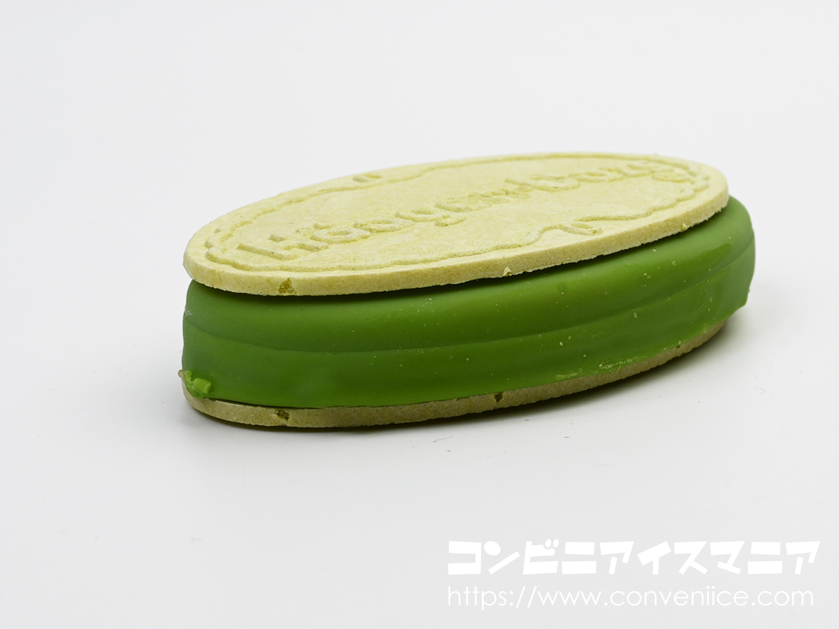 icemania's tweet photo. ハーゲンダッツ クリスピーサンドの新作『抹茶ベリー』🍵🍓✨香り高い抹茶と甘酸っぱいベリー（ラズベリー果汁・果肉10%使用）の組み合わせは文句なしのおいしさ😍ハーゲンダッツならではの上質な抹茶アイスクリームをサクサクの抹茶ウエハースでサンド✨

ハーゲンダッツ クリスピーサンド『抹茶ベリー』

お近くのスーパーやコンビニで探して食べてみてください！