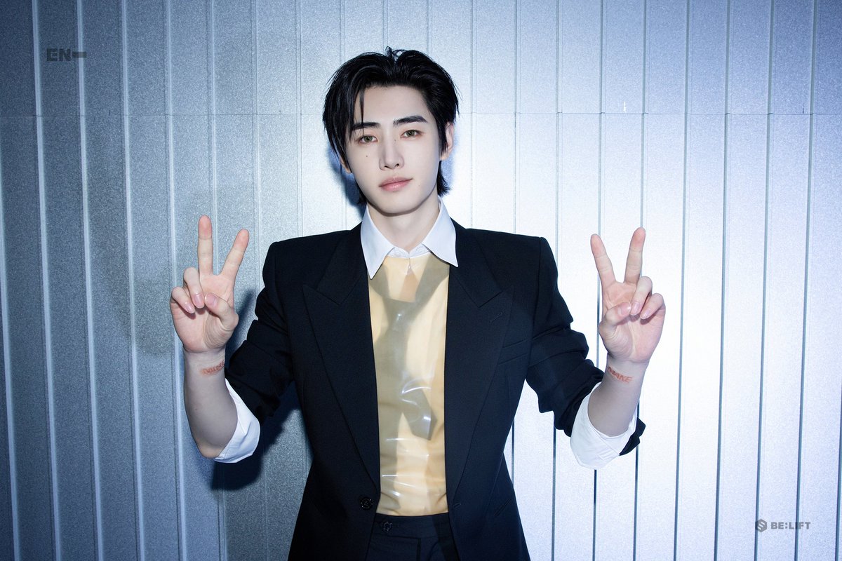 250517 Weverse Post

ENHYPEN <DESIRE : UNLEASH Concept Photo MAKE ver.> Photo Sketch 📸 #SUNGHOON cut

🔗: weverse.io/enhypen/media/…

#성훈 #ソンフン