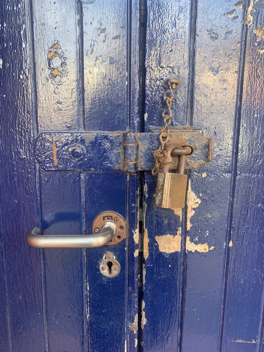 ToffeeArt's tweet photo. 🔒 The end of an era. 

🫱🏼‍🫲🏻 Thank you everyone who came to see us yesterday and the years past at St Luke’s 

🙏🏼 It’s been a pleasure. 

👋🏼 See you next season at The Bluehouse/Hot Wok on Regent Road 

#EFC #EVESOU #FarewellGoodison https://t.co/NZMJrB0C9u