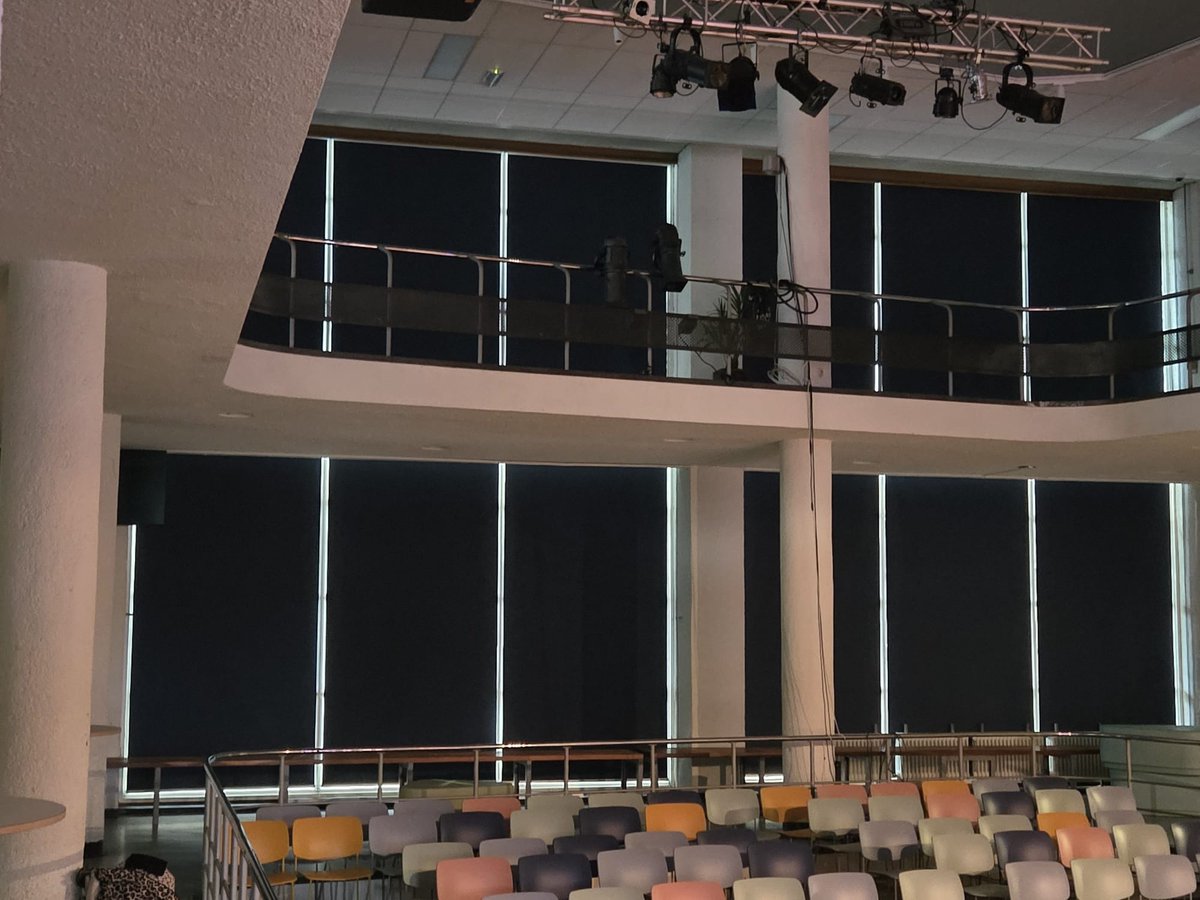 Roller blinds installed at a school in The Hague - blackout solution tailored for the theater. Ready for every performance, from spotlight to total darkness. 🎭🖤