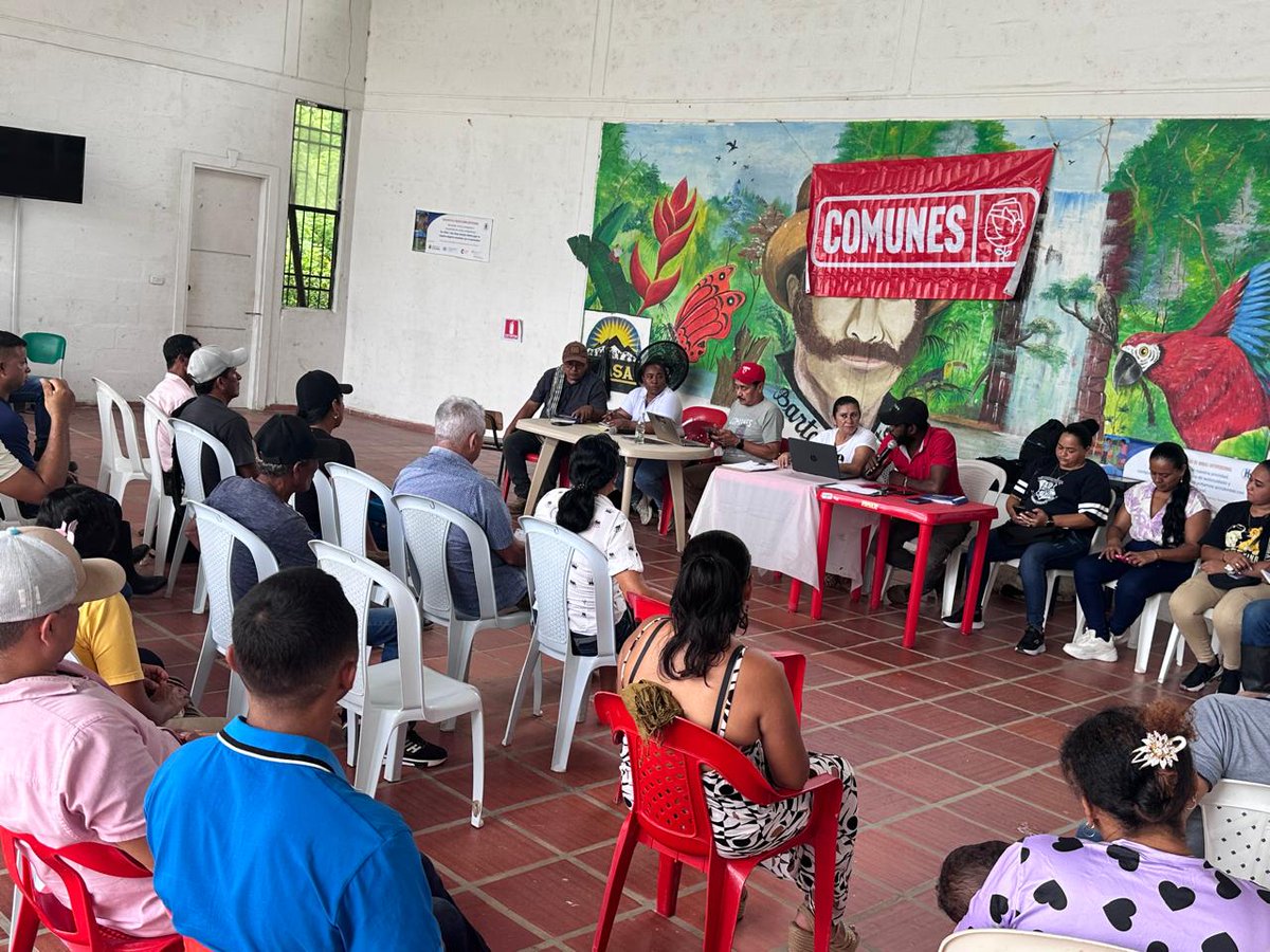 Omar_Comunes's tweet photo. Participamos en la asamblea extraordinaria del Partido @ComunesCoL en Apartadó, Antioquia, donde leímos y estudiamos las tesis y elegimos al delegado para la asamblea nacional. ¡Construyendo paz con justicia social para todos! #PartidoComunes #PazConJusticiaSocial https://t.co/sBo7xzEuoL