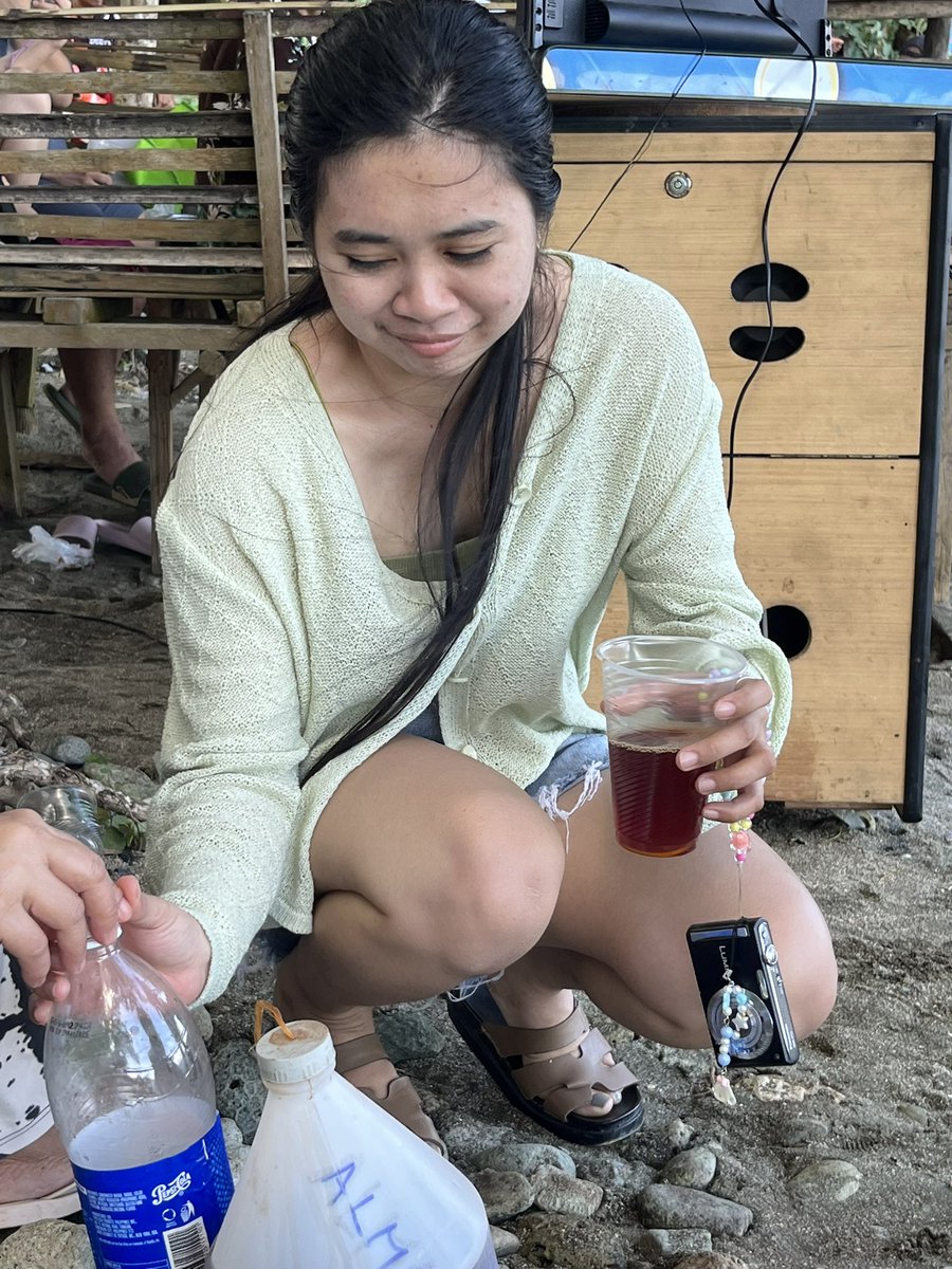 aizjcd's tweet photo. para sa pamilya mo dahil alam mo na dito mo mas mahahanap yung trabaho na makaka help financially. Lalo ako nag pasalamat kay Lord dahil pinag tagpo nya tayong dalawa 🥺 na sa daming beses kong sumugal sa pag ibig, sawakas natagpuan kita. Hindi man natin tiyak ang hinaharap… https://t.co/V7P9Ra1EiU