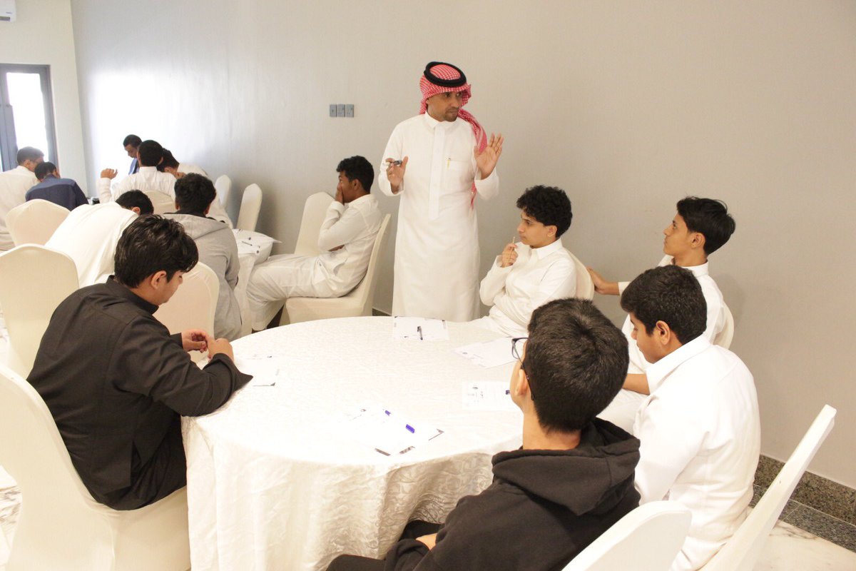 alsahil_school's tweet photo. حرصا على تهيئة طلابنا لاختبارات القدرات أقمنا لقاء تعريفيا لطلاب الصف الأول الثانوي بعنوان "استعد لاختبار القدرات"، تَعرّف فيه الطلاب على طبيعة الاختبار وأفضل طرق الاستعداد له.
#القدرات #الاستعداد_المبكر #ثانويتنا_تميز https://t.co/ZwedCkoVB7