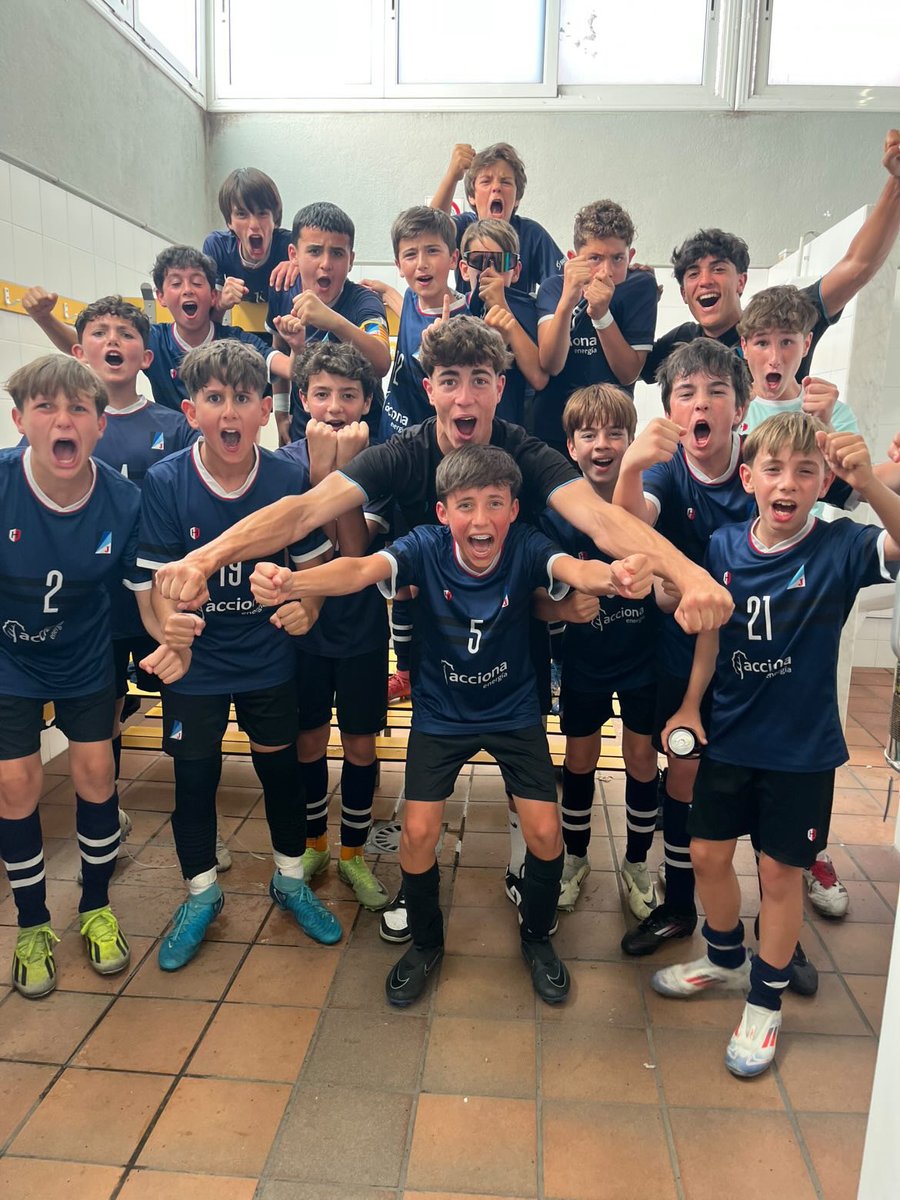 FutbolJuniorFC's tweet photo. 🔵⚫️ HO HEM ACONSEGUIT! 🏆

El nostre INFANTIL B S13 és CAMPIÓ de la Final del Playoff d’Ascens 🥇

🙌 Ahir diumenge 18 de maig, al Municipal de la Roureda (Sabadell), vam superar el NAISE BCN amb un marcador d'1-2 que ens porta directe a la 1a divisió!🔥

#bategablauinegre https://t.co/1JRONaffXY
