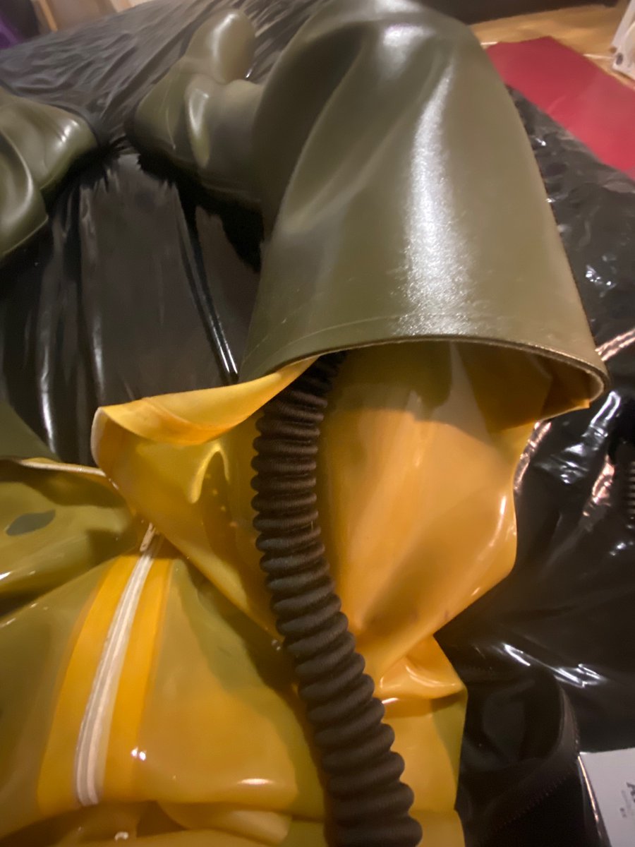 Allstarfetlatex's tweet photo. π½π½π½ #rubbergasmask #transparentrubber #heavyrubberlayers https://t.co/4dmbUr5zzg