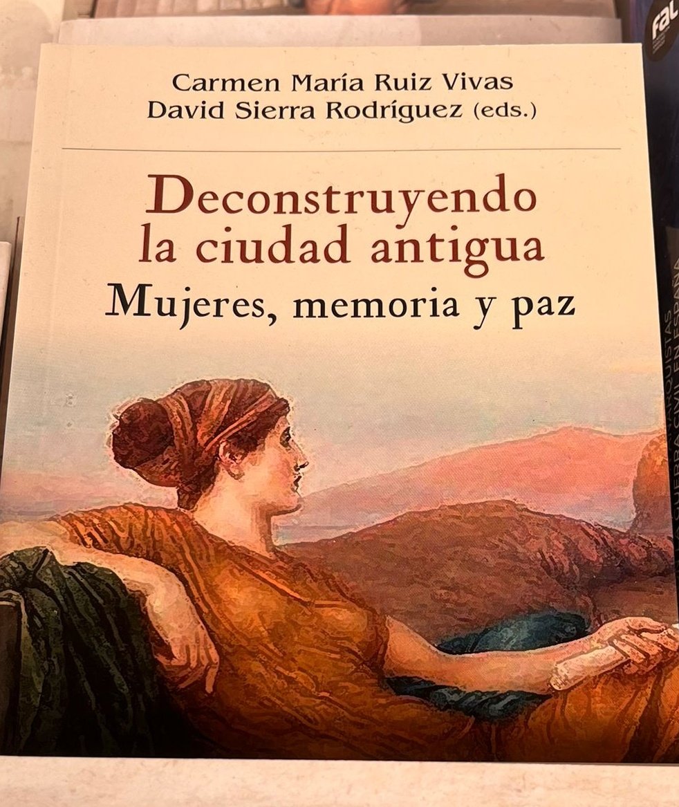Historia Antigua UGR (@hantiguaugr) on Twitter photo 📚 🏛 Otro año más paseando por la <a href="/ferialibrogr/">Feria Libro Granada</a> de Granada y disfrutando en el estand de <a href="/EditorialUGR/">Editorial UGR</a> de algunos de los libros escritos o editados por el profesorado de nuestro Departamento 😍 👏🏻
#publicacionesHAntiguaUGR 📚 🏛 Otro año más paseando por la <a href="/ferialibrogr/">Feria Libro Granada</a> de Granada y disfrutando en el estand de <a href="/EditorialUGR/">Editorial UGR</a> de algunos de los libros escritos o editados por el profesorado de nuestro Departamento 😍 👏🏻
#publicacionesHAntiguaUGR