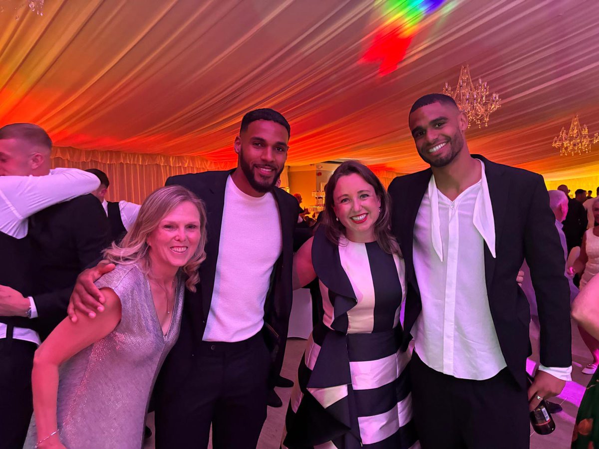 A brilliant night at the <a href="/saintmirrenfc/">St Mirren FC</a>  POTY awards. Such a special time to be a buddie 🏁🏁 <a href="/Ingliston/">Ingliston</a>