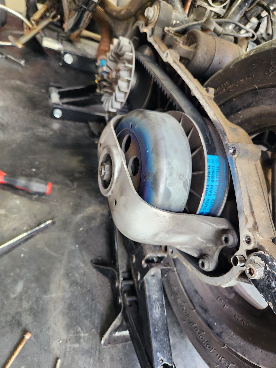 S38414816's tweet photo. レストア、カスタム販売車両製作中🔧🪛#MJ工房
#カスタムバイクSHOP
#埼玉
#秩父市
#マジェスティC 
#ロンホイ
#太脚
#Sタイヤ
#カスタムスクーター製作
#カスタムスクーター販売
#中古車コンプリート
#中古車販売 https://t.co/GbledmSZ6C
