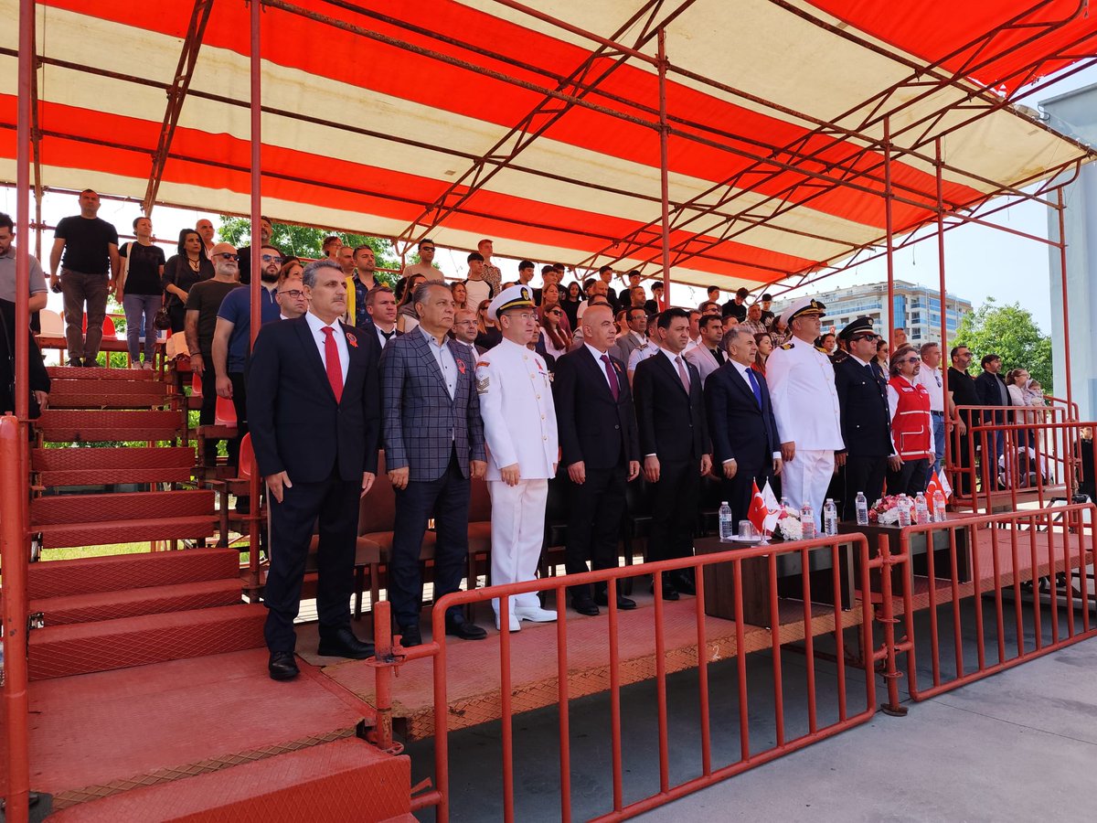 Smyrna Meydanında yapılan19 Mayıs Atatürk'ü Anma Gençlik ve Spor Bayramı Çelenk Töreninin ardından, İlçemiz Gazeteci Çetin Altan MTAL de İlçe Töreni yapıldı.