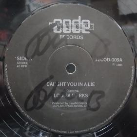 12インチにLOVERS中心に色々12枚追加しました。
caribrecords.com
チェックだけでもよろしくお願い致します。
明日火曜、水曜日は定休日の為、更新は休みます。
木曜日もよろしくお願い致します。