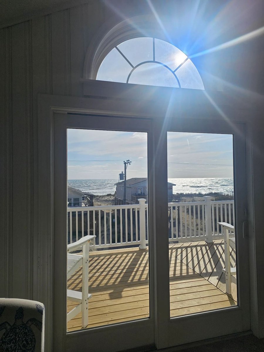 outerbanks's tweet image. Coffee. Sunrise. Peace and quiet. 🌅
Tiffanie M. captured this stunning view during her recent stay at KH004 – Sunny Outlook in Kitty Hawk, OBX 💙 Want to book KH004-Sunny Outlook? 🔗 bit.ly/40ISU9f
#obx #outerbanks #obxvacation
