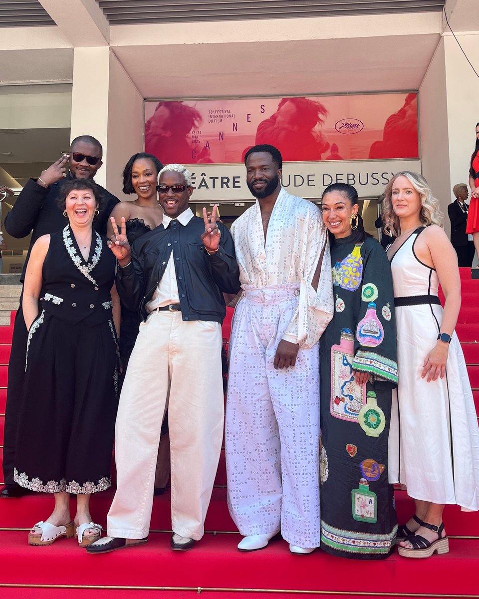 The Match Factory (@thematchfactory) on Twitter photo Director Akinola Davies Jnr. together with Ṣọpẹ́ Dìrísù, Wale Davies, Rachel Dargavel, Funmbi Ogunbanwo and the team of MY FATHER’S SHADOW at the <a href="/Festival_Cannes/">Festival de Cannes</a> photocall and premiere yesterday. 🐢
📸 © Amélie Canon / FDC
#TheMatchFactory #Cannes2025 #MyFathersShadow Director Akinola Davies Jnr. together with Ṣọpẹ́ Dìrísù, Wale Davies, Rachel Dargavel, Funmbi Ogunbanwo and the team of MY FATHER’S SHADOW at the <a href="/Festival_Cannes/">Festival de Cannes</a> photocall and premiere yesterday. 🐢
📸 © Amélie Canon / FDC
#TheMatchFactory #Cannes2025 #MyFathersShadow