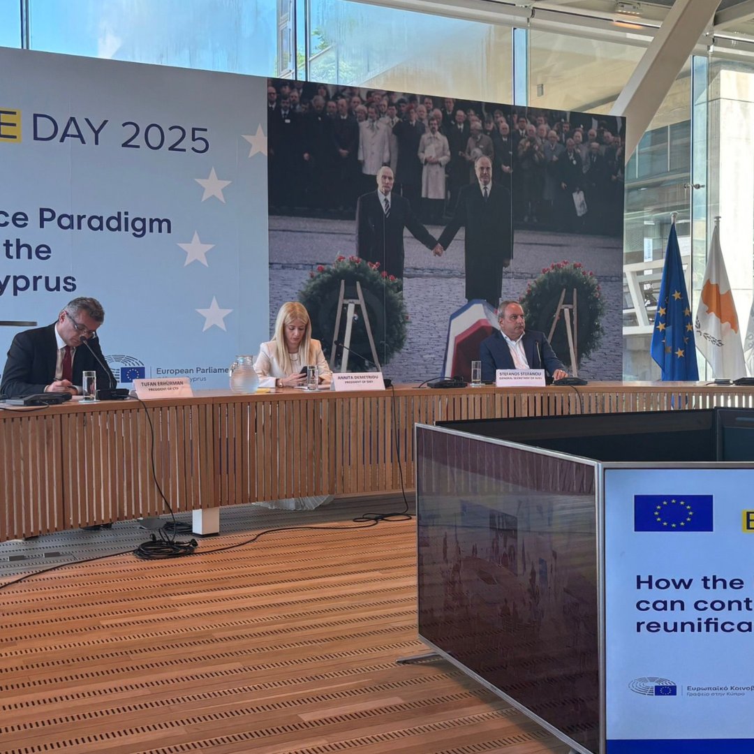 🎙️ Η Ευρώπη της Ειρήνης και η Επανένωση της Κύπρου
Με αφορμή την Ημέρα της Ευρώπης 2025, η Αντιπροσωπεία του Ευρωπαϊκού Κοινοβουλίου στην Κύπρο διοργάνωσε υψηλού επιπέδου συζήτηση με τίτλο:

 «Πώς το Ειρηνικό Παράδειγμα της ΕΕ μπορεί να συμβάλει στην επανένωση της Κύπρου».