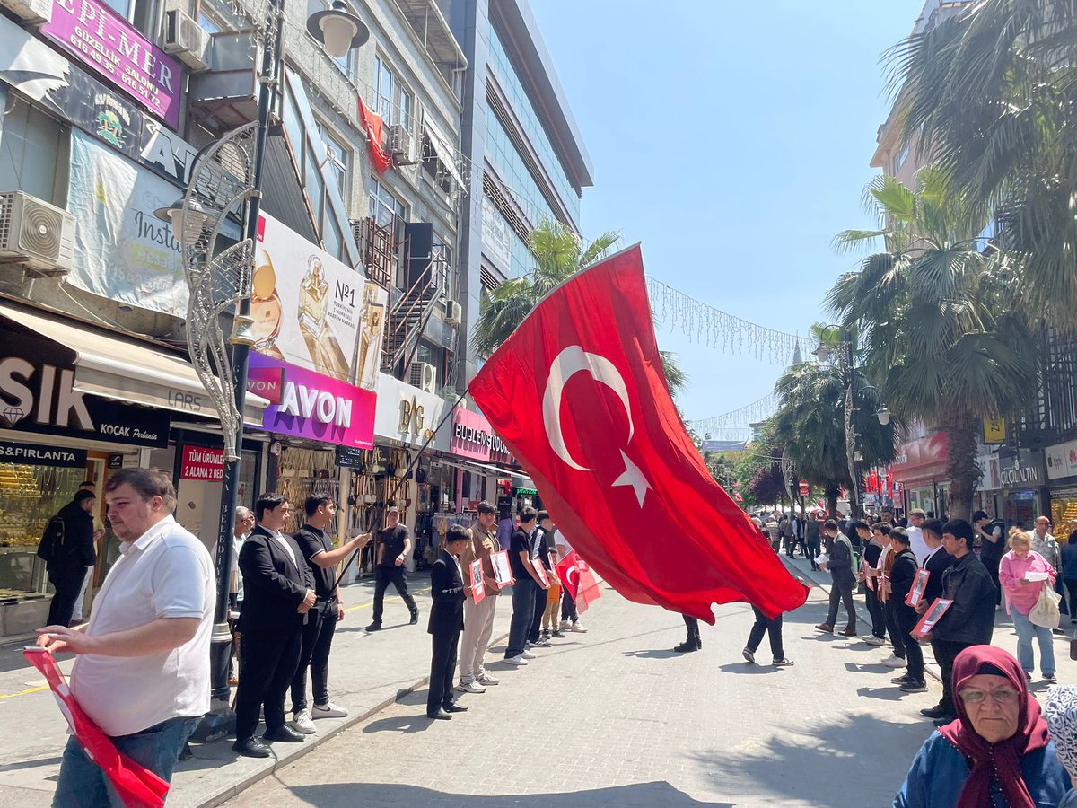 📍Bağlarbaşı Caddesi

Ülkü Ocakları Gaziosmanpaşa İlçe Başkanlığı olarak, 19 Mayıs Atatürk’ü Anma, Gençlik ve Spor Bayramı vesilesiyle resim sergisi düzenledik ve Türk bayrağı dağıtımı gerçekleştirdik.
