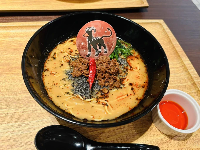 ロケット団(&実質ライ伝)コラボメニューみんな美味しかった〜!!(当方ニドキング同行者ヘルガー、ニャースソーナンスはシェアして食べました!)