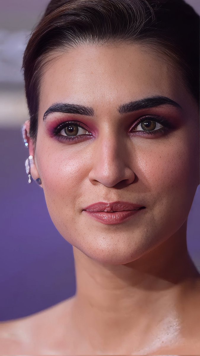 Idi full ga ammayi battalloo ammayi la long hair lo unna kuuda posh kojja la untadi 😭 alantidi ilanti get up lo kojja kuda kadu abbayi la undii