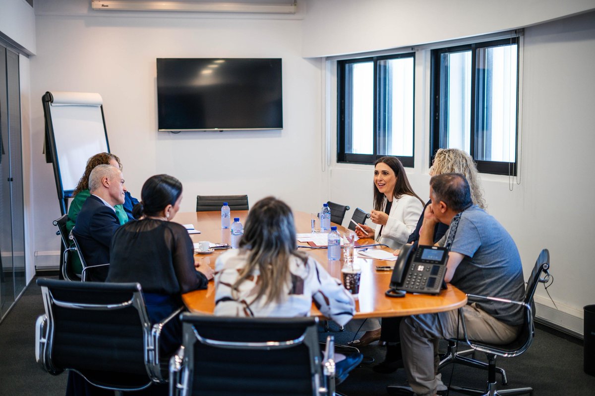 marilena_raouna's tweet image. Με ιδιαίτερη χαρά επισκέφθηκα σήμερα τον τηλεοπτικό σταθμό #ANT1, όπου είχαμε μια εποικοδομητική ανταλλαγή απόψεων με τον Διευθύνοντα Σύμβουλο κ. Στέλιο Μαλέκκο, τη Διευθύντρια Ειδήσεων @KotzamaniElli και στελέχη του σταθμού, για τη συνεργασία μας στο πλαίσιο της Κυπριακής