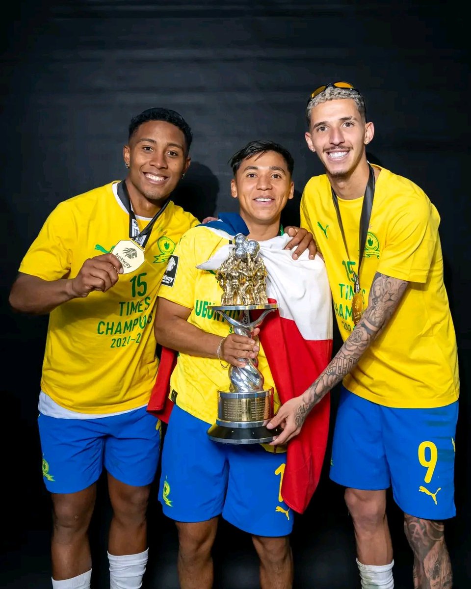 Nah yall lying this trophy is beautiful😭