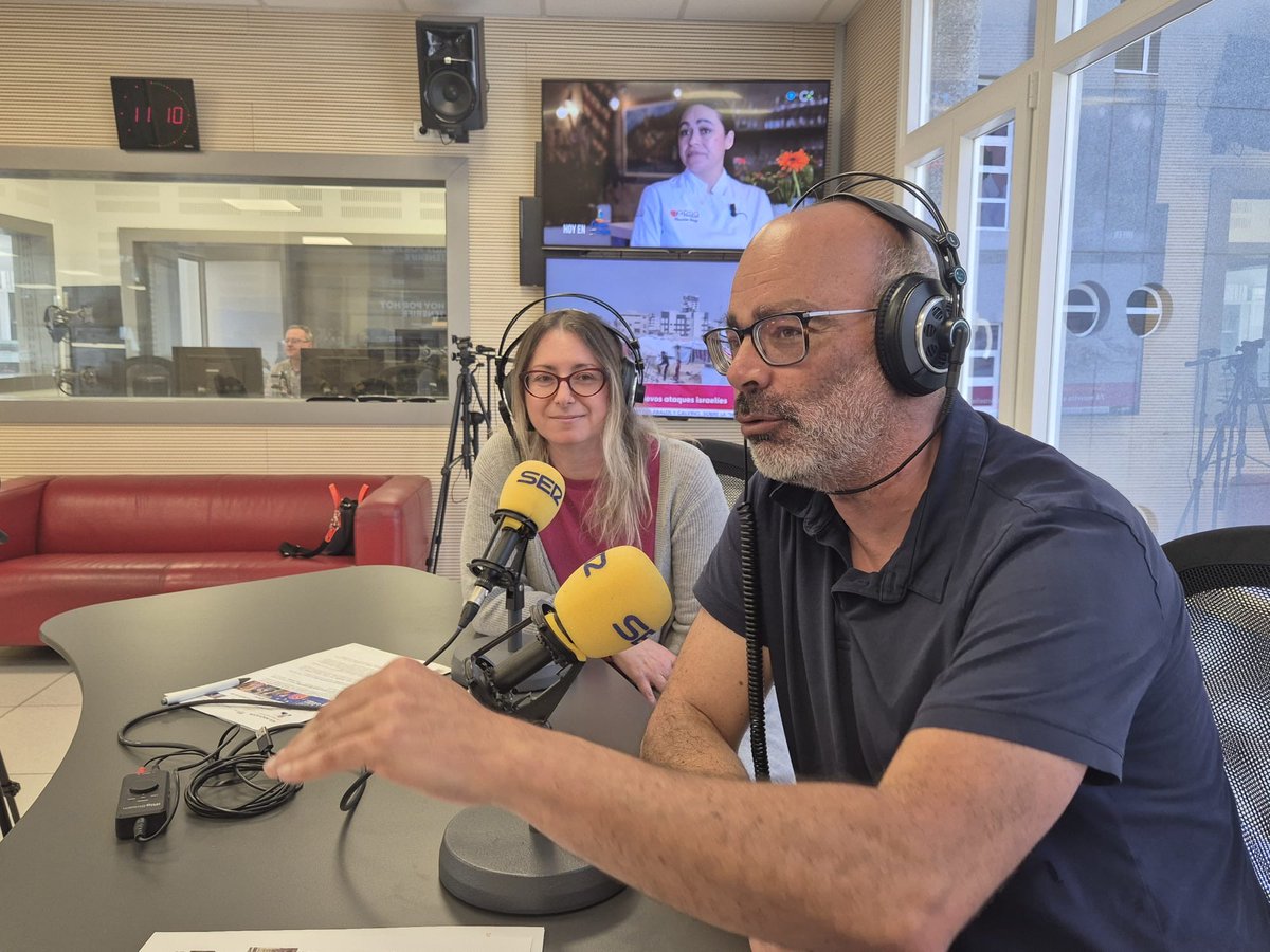 Antonio Darwich, director de #CienciaULL, y Sara González, directora de Ciencia a lo grande, presentaron el trabajo que desarrollamos en nuestra unidad en la sección Ser Innovación del programa Hoy por Hoy de <a href="/radioclubSER/">Radio Club Tenerife</a>

🎧Escúchalo aquí: go.ivoox.com/rf/147196056