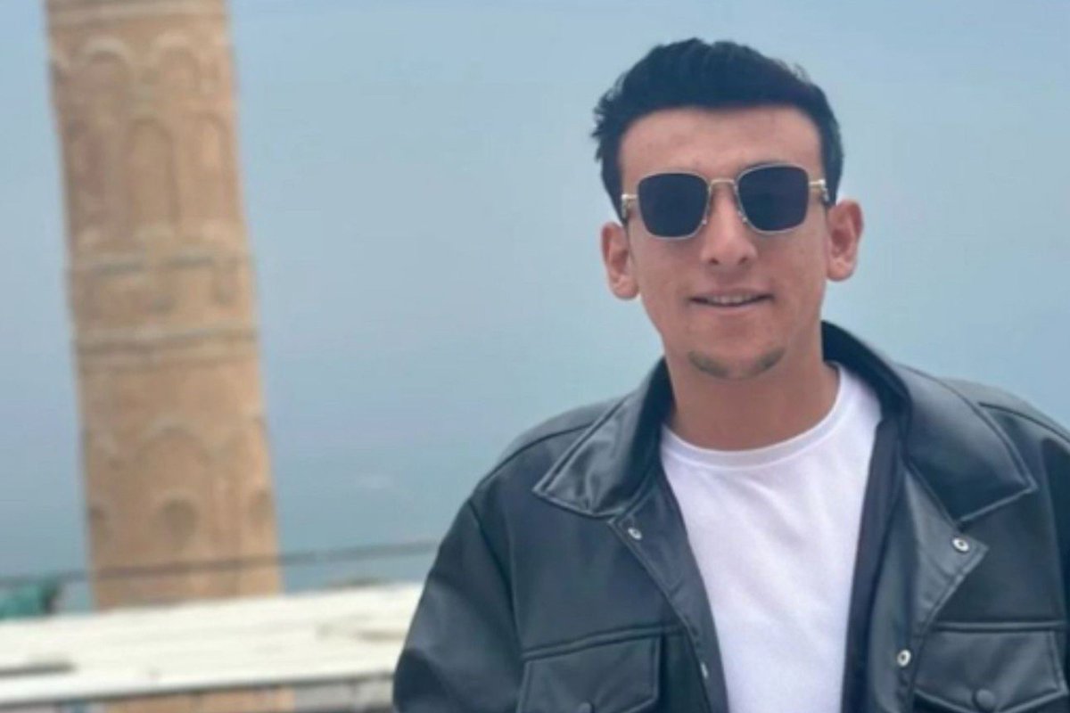 Mardin’de #İşCinayeti: 23 yaşındaki işçi hayatını kaybetti

Mardin, Artuklu’da yol yapım çalışmaları sırasında kullandığı forkliftin devrilmesiyle 23 yaşındaki Murat İvedi, forkliftin altında kalarak hayatını kaybetti.