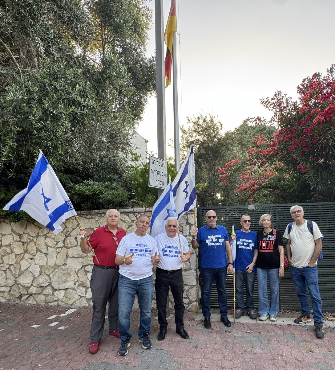 🎗️🇮🇱Daniel Carmon🇮🇱🎗️ (@danielocarmon) on Twitter photo Sending our strong support to the German Ambassador <a href="/GerAmbTLV/">Steffen Seibert</a> Steffen Seibert.
Thanking him for being such a remarkable envoy for his country and for his great work supporting the Hostages families, being such an important player in the efforts to <a href="/BringThemHome23/">מטה המשפחות להחזרת החטופים והנעדרים</a>
Members of Sending our strong support to the German Ambassador <a href="/GerAmbTLV/">Steffen Seibert</a> Steffen Seibert.
Thanking him for being such a remarkable envoy for his country and for his great work supporting the Hostages families, being such an important player in the efforts to <a href="/BringThemHome23/">מטה המשפחות להחזרת החטופים והנעדרים</a>
Members of