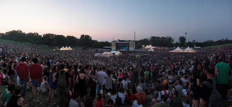 Ever taken a stroll down Viale Joe Strummer in Cassola, Vicenza, or visited Arena Joe Strummer in Bologna? 🇮🇹 we LOVE these Joe Strummer tributes in Italia 🙏 maybe Strummerville need to get over soon! 🙌🏼

virginradio.it/news/rock-news…

#JoeStrummer #Italy #Italia @virginradioit