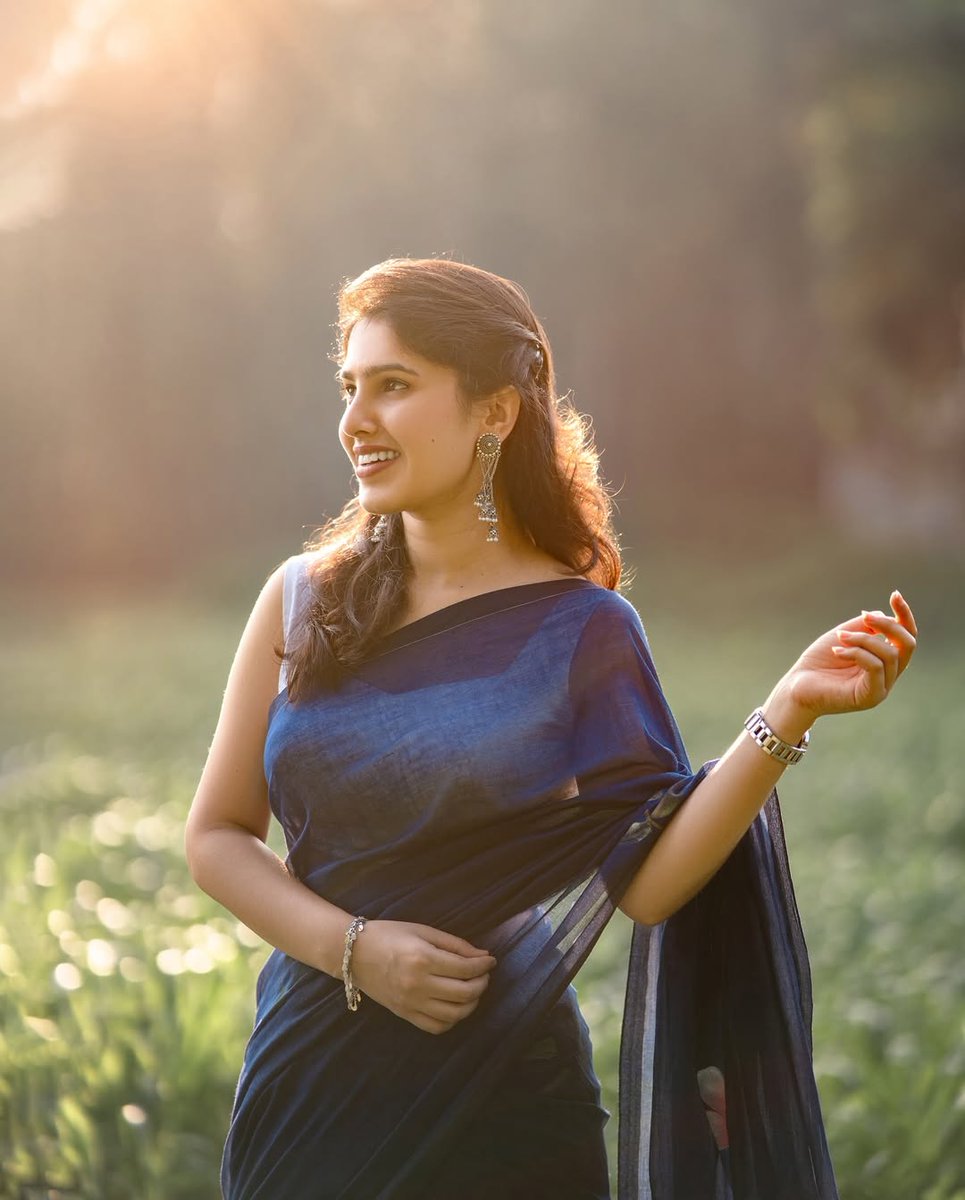 darling_priya_'s tweet image. #Bhoomica
t.me/tollywood_quee…