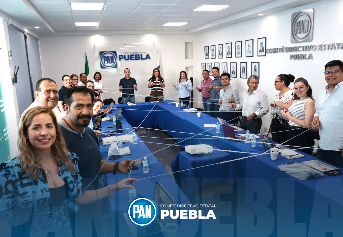 ¡Sigamos construyendo 🙌🏼 el futuro que queremos!

En nuestra reunión semanal reafirmamos el compromiso con los valores de 🔵Acción Nacional: cercanía, trabajo en equipo y responsabilidad con las familias poblanas.

✔️Cada acción cuenta, cada paso suma. ¡Con unidad y visión, vamos