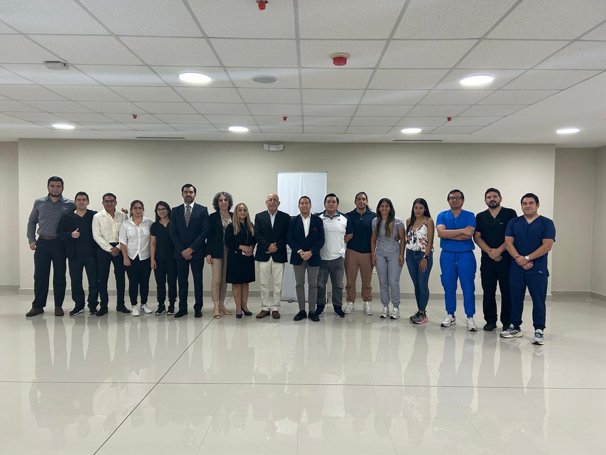 AsocTenis's tweet photo. Inició la especialidad de medicina del deporte en la Universidad Católica de Santiago de Guayaquil. 

El Dr. @drtyroneflores , director del posgrado, junto con otras autoridades, le dieron la bienvenida a los cursantes. 
@pochoharbEC @jxbenedeti @mariocanessa @ucatolicagye https://t.co/9fXw8K3FnM