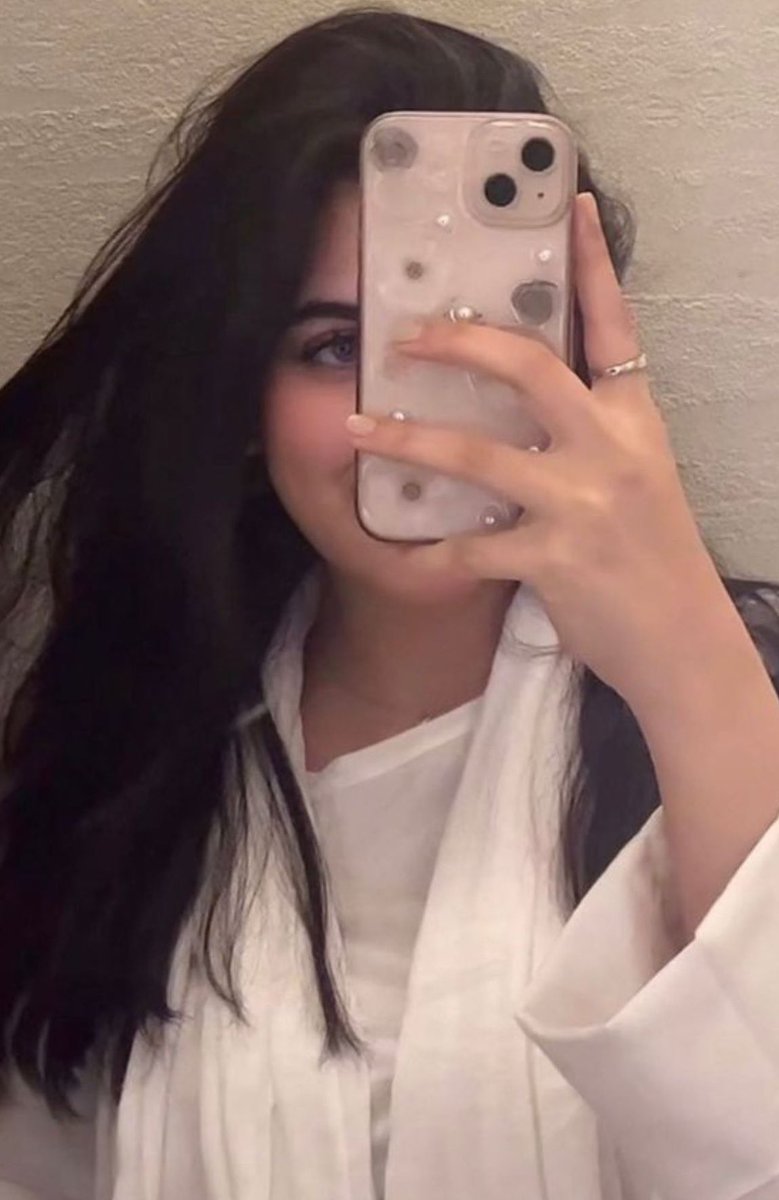 noor_ota_'s tweet photo. مساء الخير 🌹

وش طعم الزواج  … ؟💍😂🤣 https://t.co/ZZzeDSfrbC