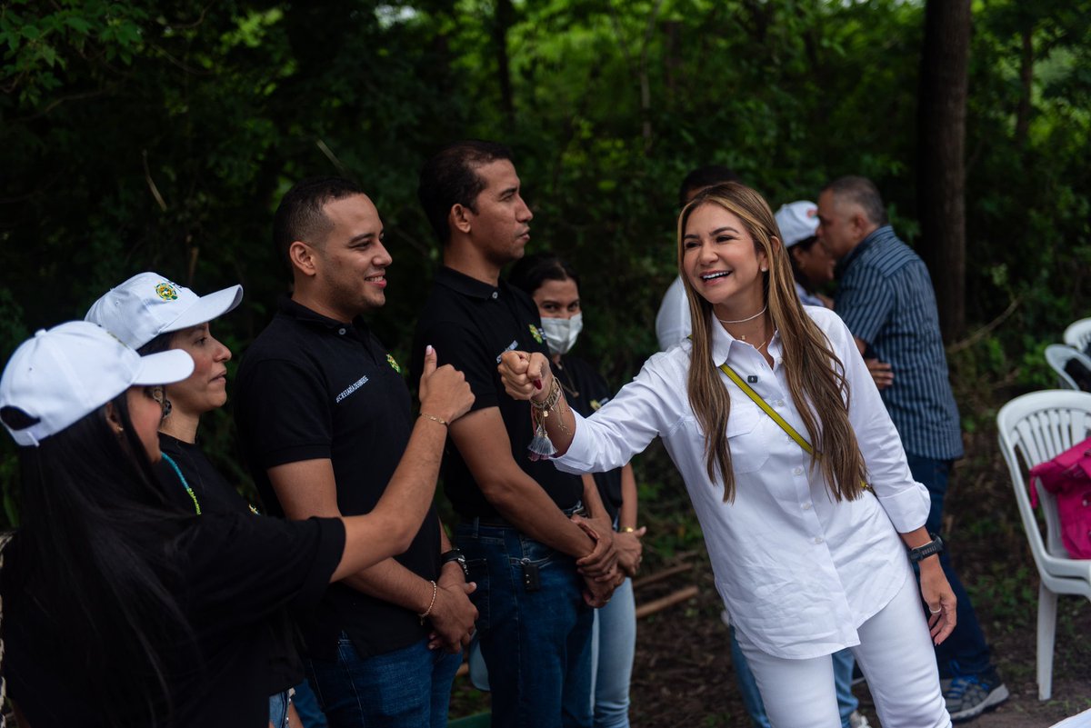 Con el río Chiriaimo como protagonista, rodeada de árboles centenarios y familias campesinas, la gobernadora <a href="/elviamilenasd/">Elvia Milena Sanjuan D</a> oficializó el proyecto de inversión: Pago Por Servicios Ambientales (PSA), en el corregimiento Los Tupes, municipio de San Diego. 

A partir de hoy, 2️⃣6️⃣