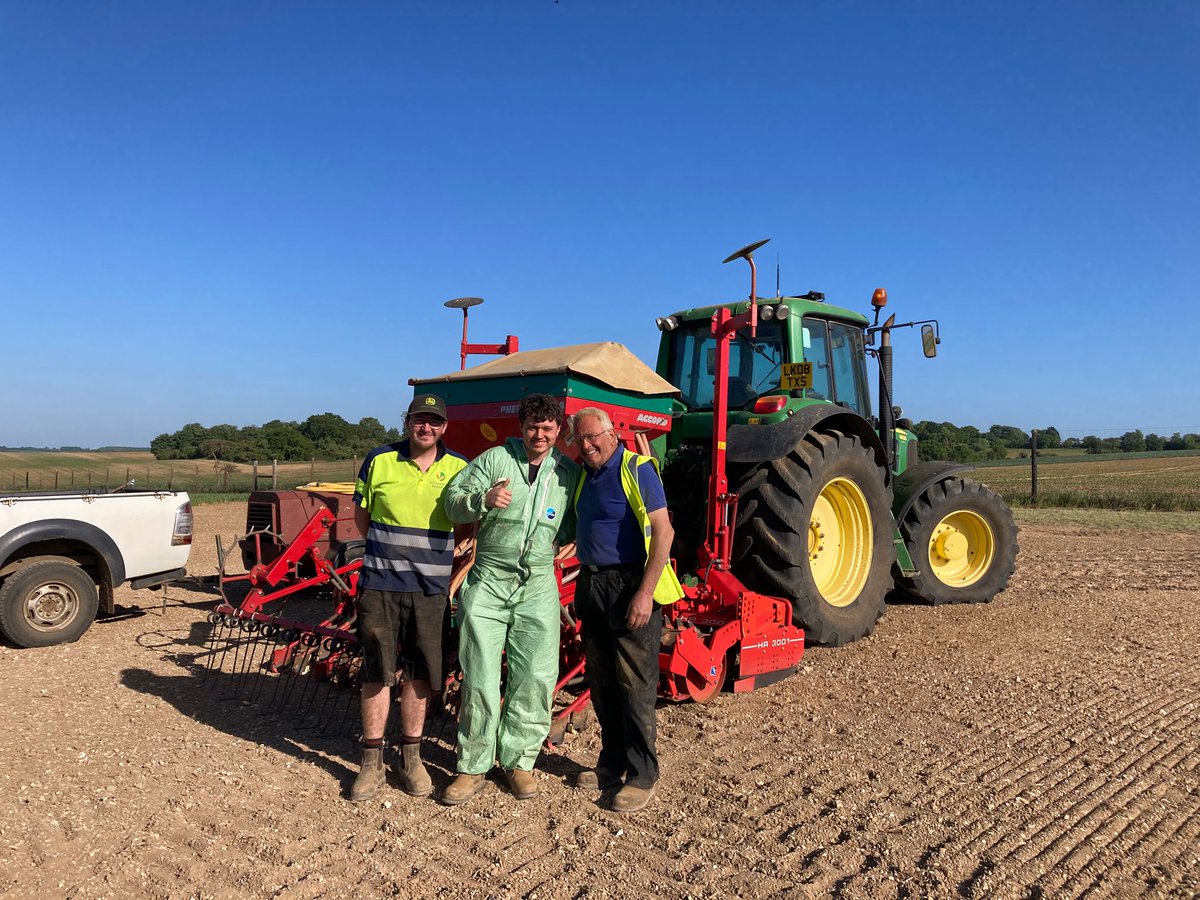 JohnathanNapie1's tweet image. Another GM camelina field trial successfully drilled this Saturday, under the azure skies of Suffolk. The @Rothamsted Farm team of Mark, Samuil & Lewis did a great job in the hot & dusty conditions, but that's what testing in the real world is like. Thx also to @LihuaRobertson
