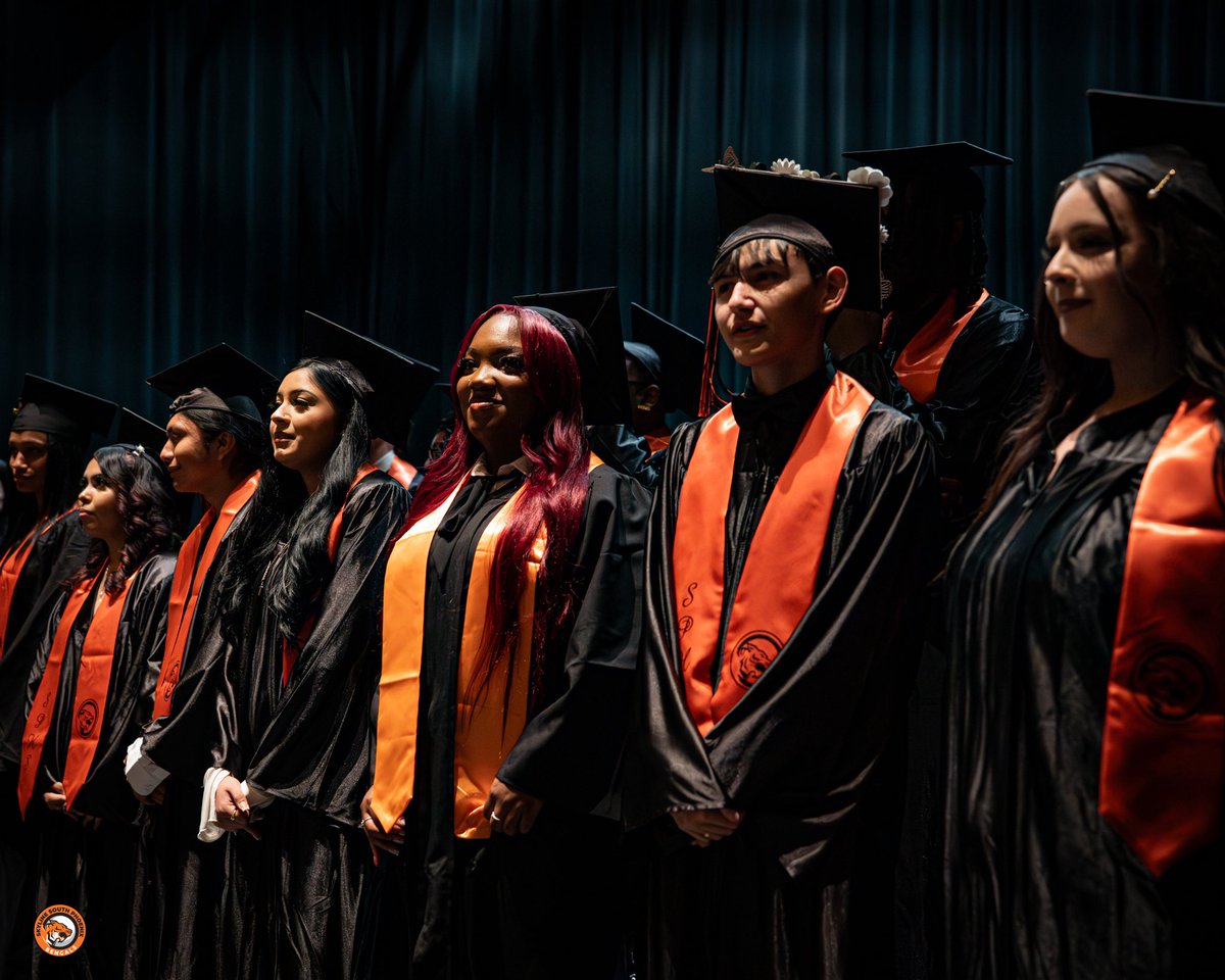 SkylineEd's tweet image. Skyline Prep Class of 2025, YOU DID IT! 🧡🐅🎓