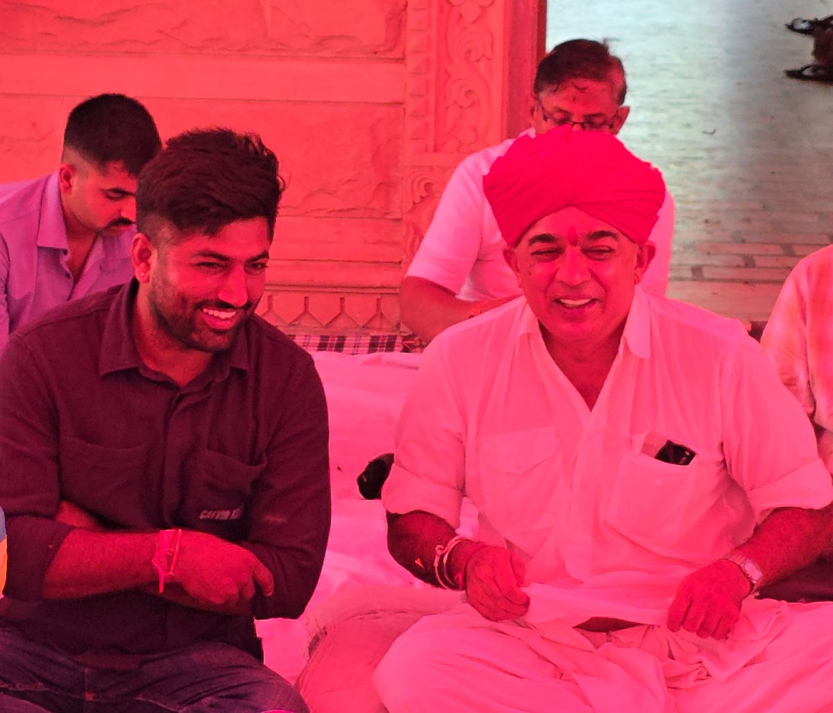 जन्मदिन की शुभकामनाएँ <a href="/ManvendraJasol/">Manvendra Singh</a> Ji, 

सादगी, शालीनता और स्पष्ट सोच के प्रतीक, डिफेंस जैसे गंभीर विषयों पर गहरी समझ रखने वाले, राजनेती में भाषणों में निजी हमलों से दूर और ज़मीन से जुड़े ऐसे नेता आज दुर्लभ हैं। 

दीर्घायु और उज्ज्वल भविष्य की कामना।