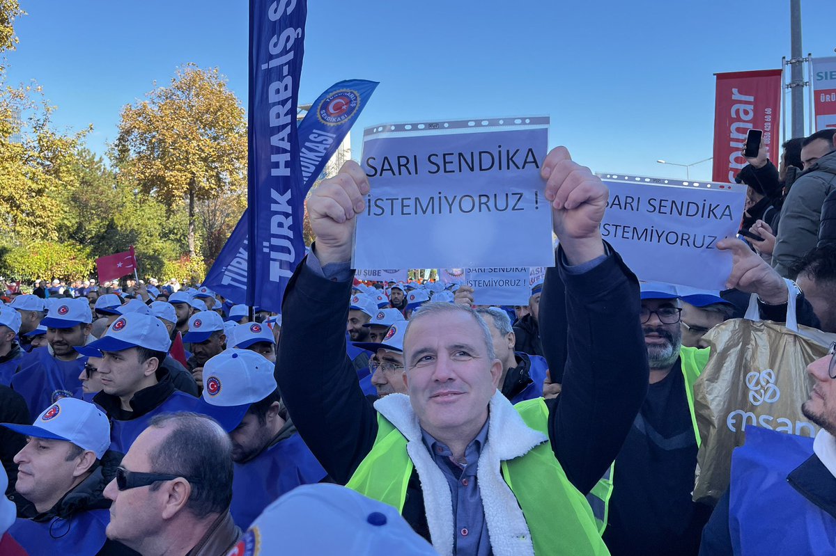 Kamu’da yüzbinlerce işçiyi etkileyen TİS süreci 100 günü aştı: İşçiler süreç hakkında bilgi sahibi olamıyor 

Kamuda geçerlilik süresi dolmuş toplu iş sözleşmeleri nedeniyle binlerce işçi ücret zammı almadan çalışıyor. Kamuda çalışan 300 binden fazla işçiyi etkileyen Toplu İş