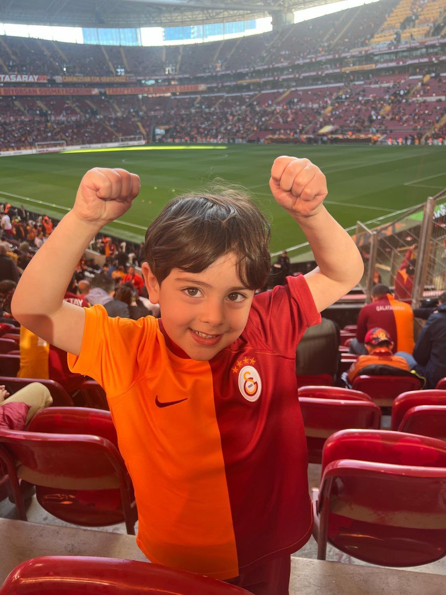 IhapSihe's tweet photo. YASİN Şampiyonumuz 
#galatasaraysampiyon https://t.co/vdcW14N93Q