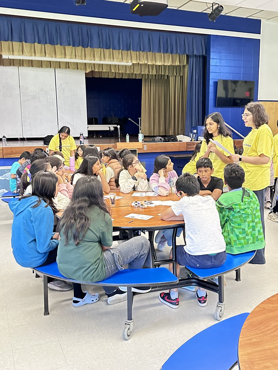 j_valentine25's tweet photo. Today’s 6th Grade Orientation @JAMS_Knights @EdisonDistrict was a huge success! Thank you to MLK for joining us—and a big CONGRATS to our student ambassadors for doing a JAMazing job welcoming the Class of 2028! You made us proud. #JAMazing https://t.co/6gJXpEgnUU