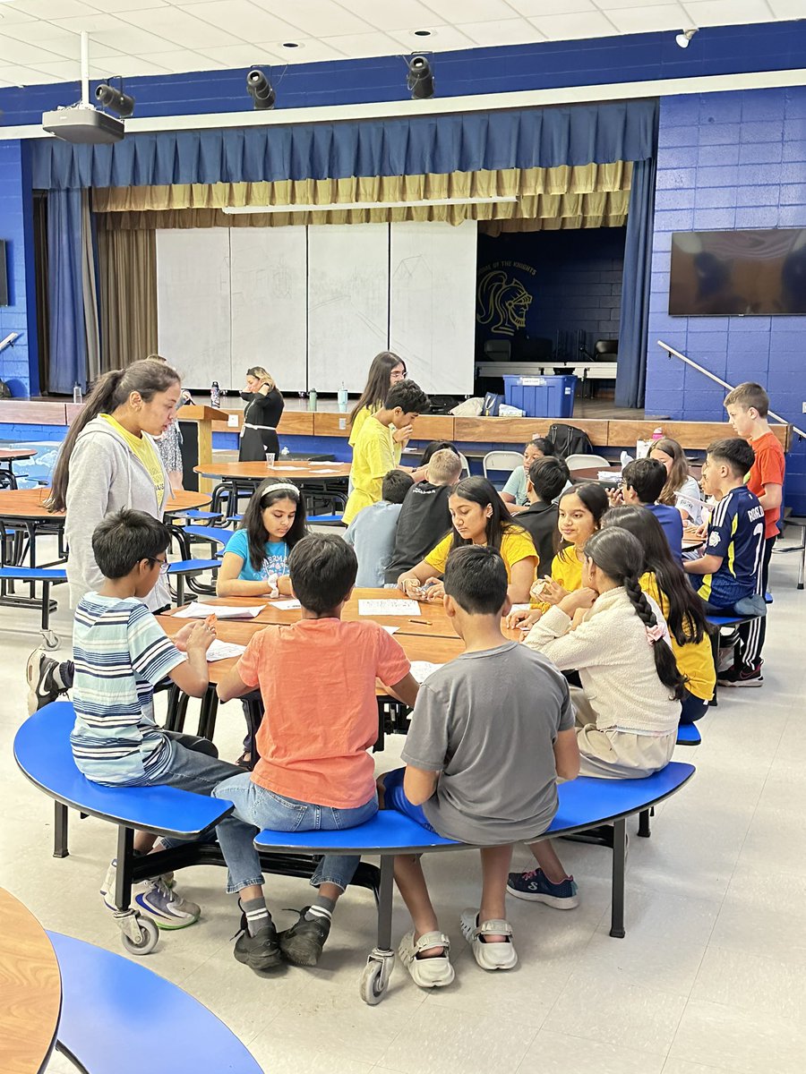 j_valentine25's tweet photo. Today’s 6th Grade Orientation @JAMS_Knights @EdisonDistrict was a huge success! Thank you to MLK for joining us—and a big CONGRATS to our student ambassadors for doing a JAMazing job welcoming the Class of 2028! You made us proud. #JAMazing https://t.co/6gJXpEgnUU
