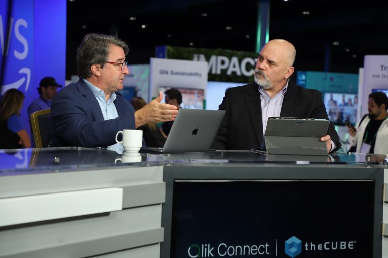 theCUBE's tweet photo. Qlik’s #AgenticAI play is about speed, trust and #RealTimeAnswers💡 From @Truist’s data strategy to #ProCycling dashboards, #theCUBE breaks down how @qlik’s platform turns complexity into clarity at #QlikConnect.
👉 Check out theCUBE’s exclusive coverage: https://t.co/4EDECOblfc
#Lakehouse #AIAgents #TrustedData