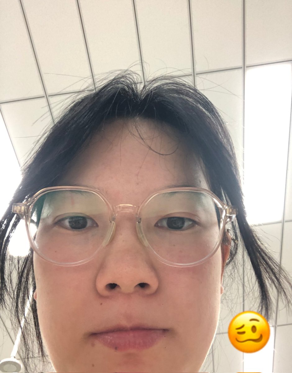 一张不平的脸出现了