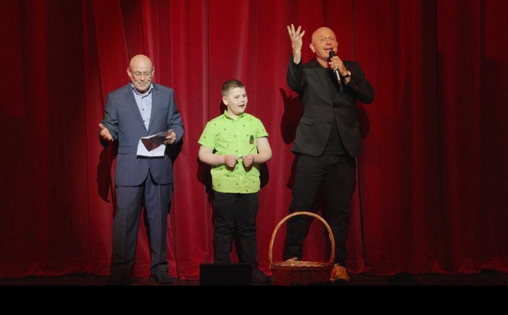 Ross Kemp (@rosskemp) on Twitter photo Helping out and raising money with the auction last night at The Wycombe Swan for <a href="/RosiesRainbow/">Rosie's Rainbow Fund</a> of which I am a proud patron of.
Thank you to all who took part 👍🏻
R Helping out and raising money with the auction last night at The Wycombe Swan for <a href="/RosiesRainbow/">Rosie's Rainbow Fund</a> of which I am a proud patron of.
Thank you to all who took part 👍🏻
R