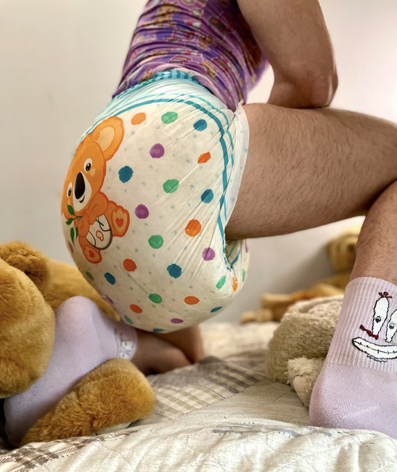 Watch Leo 🐱's leaked NSFW photo on TwXstars