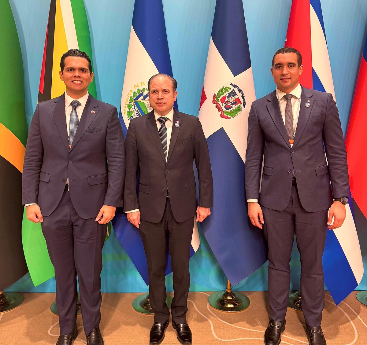 MIREXRD's tweet photo. 🇩🇴🤝🌏 En representación del canciller Roberto Álvarez, el viceministro @hugofrivera participó en la Cuarta Reunión Ministerial del Foro China-CELAC, un espacio clave para fortalecer los lazos de cooperación entre América Latina, el Caribe y la República Popular China 🇨🇳.

La delegación dominicana estuvo integrada además por el director de Cooperación Internacional, Carlos Hernández; y el embajador de @rdenchina, José Julio Gómez

#MIREXRD #ChinaCELAC #DiplomaciaRD #CooperaciónInternacional #IntegraciónRegional #DesarrolloSostenible