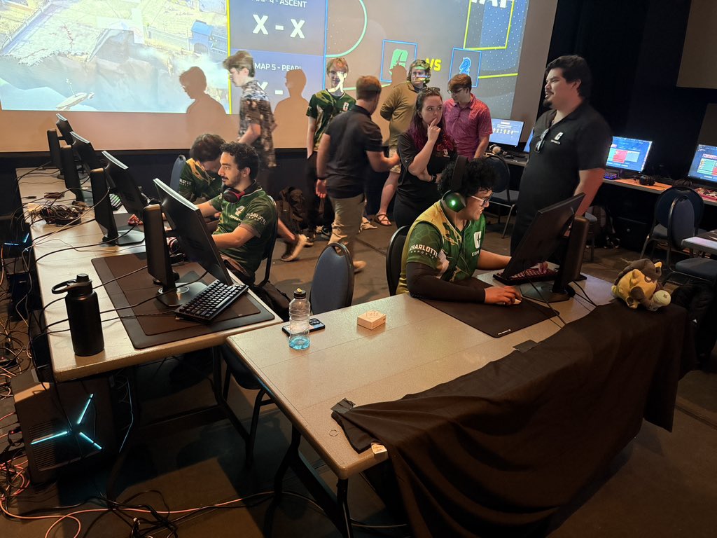 rootuh_'s tweet image. goodbye huntsville

2-0 @UAHEsports 
2-0 @nineresports 
3-1 UAH

unfortunate circumstances regarding the tournament but made some good memories with the boys and still had a lot of fun meeting everyone. thank you to @EsportsSEL and UAH for hosting and i hope to see you guys again