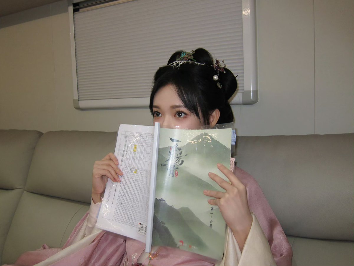 cheongxiao's tweet photo. script reading time! ⏰ gotta make sure to do no wrong https://t.co/KVn98iLcVi