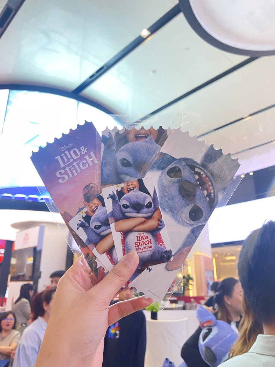 #LiloAndStitchTH #LiloAndStitchxSky งานดัดแปลงจากดิสนีย์สุดฮีลใจ ตลก ซึ้ง ดราม่ามีหมด สติทช์ทั้งดื้อทั้งแปลดและน่ารักสุดๆ เติมเต็มครอบครัวของลีโอได้อย่างสมบูรณ์ พากย์ไทยยิงมุกได้สนุกมาก เนื้อเพลงภาษาไทยความหมายดี ต่างจากการ์ตูนบ้างแต่ก็ยังสนุกและอบอุ่นกับตัวละครไปด้วย #movietwit