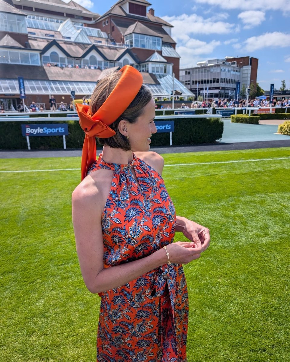 Francesca Cumani in Luna Charles all week at the races 🐎🤍
Wearing our celestial jewellery styles while presenting from York and Newbury, and absolutely glowing through every look.
A total dream seeing our pieces in moments like these 🌙