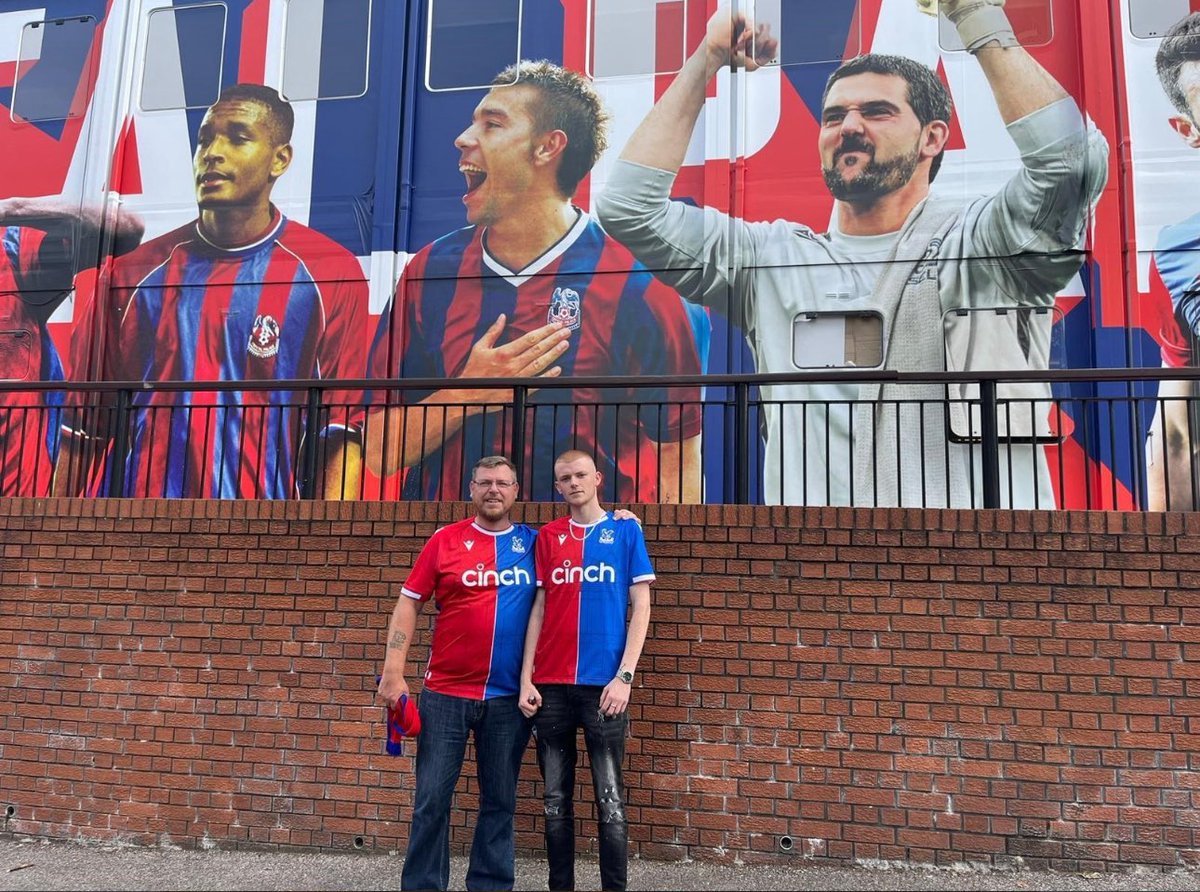 laurence_cpfc's tweet image. Mark Powell lost his battle with lung cancer at just 19 on 5 May, just shortly after the semi final. He never made it to the final this weekend, but was there in spirit. A lifelong Palace fan from Portsmouth, whose fave player was Joel Ward - both being Pompey boys. He will be…